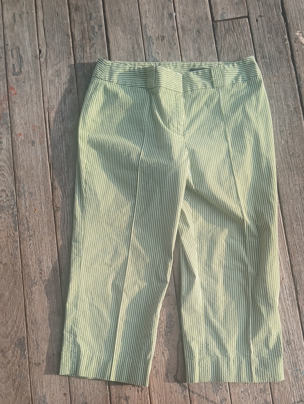 GUC Anne Klein Green Pinstripe Capri Pants